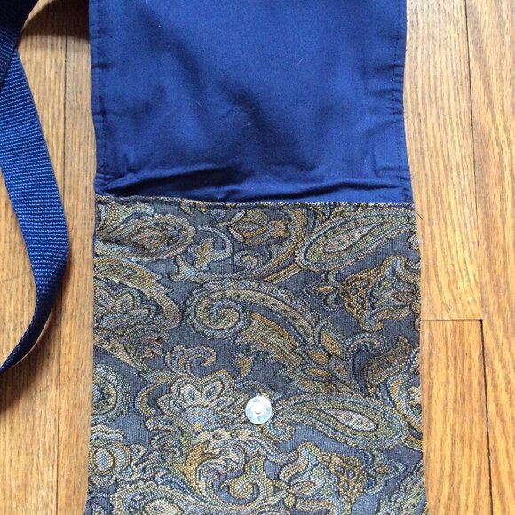 Small Cross-Body Bag - Picture 2 of 2